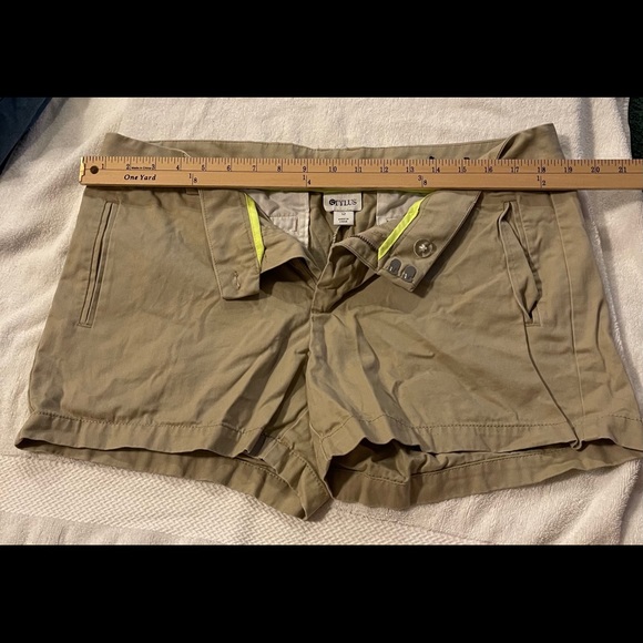 Shorts - Picture 2 of 2